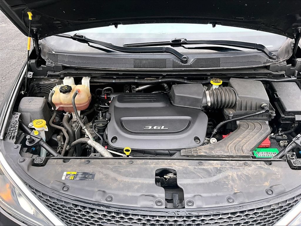 Used 2019 Chrysler Pacifica Touring-L w/ Advanced Safetytec Group FWD image 9