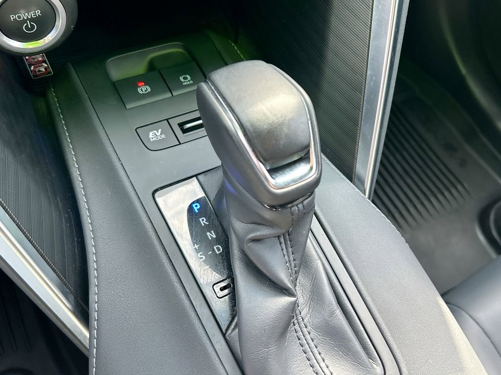 Used 2024 Toyota Venza XLE image 17