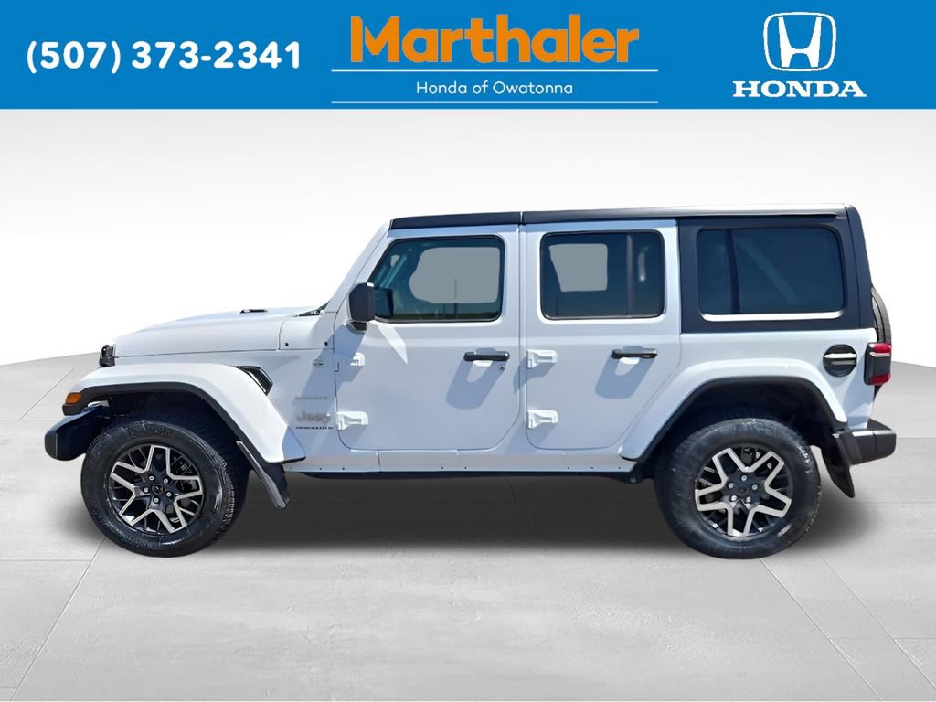 Used 2024 Jeep Wrangler Unlimited Sahara w/ Technology Group AWD/4WD image 2
