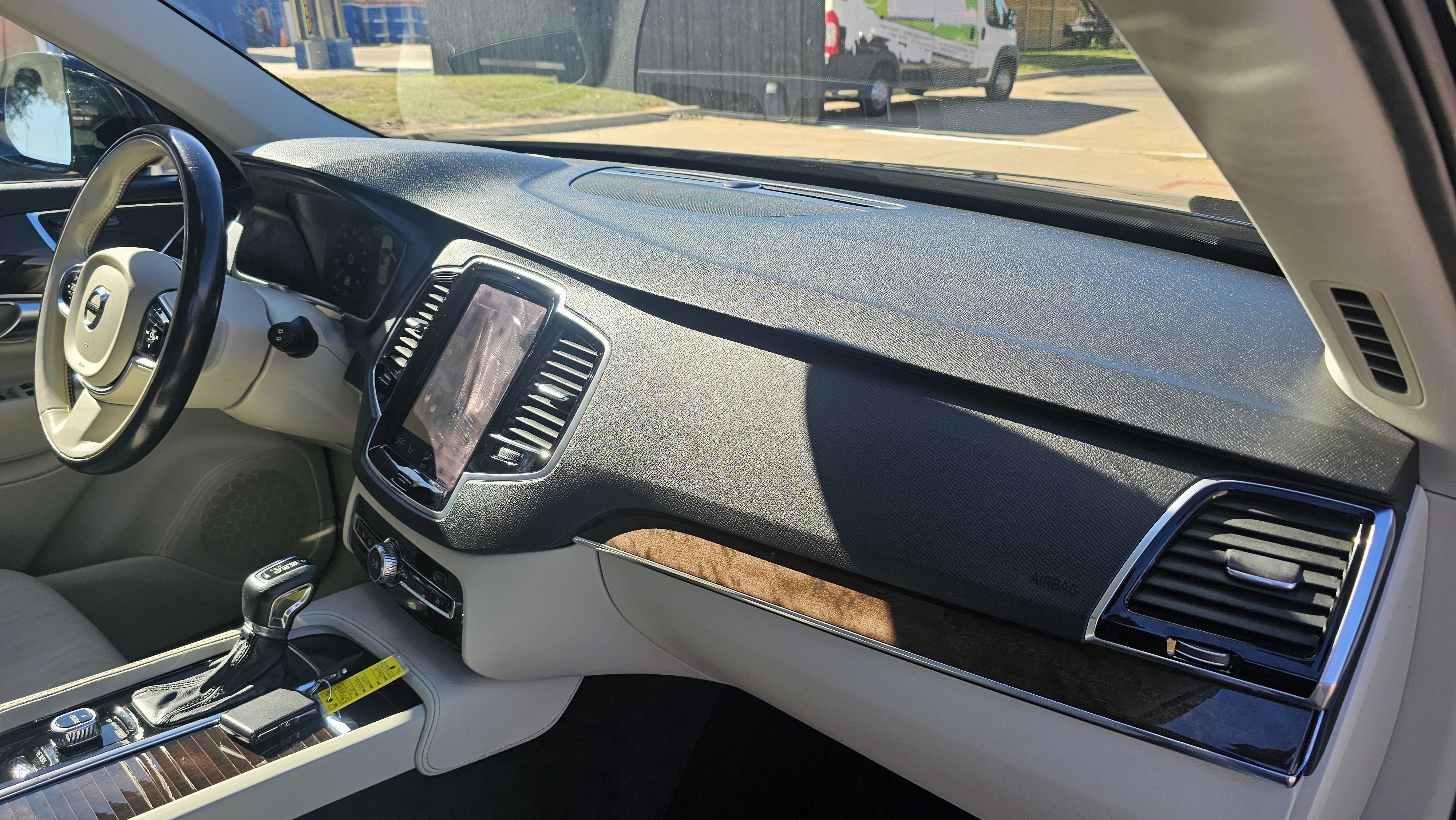 Used 2017 Volvo XC90 T6 Momentum w/ Vision Package image 31