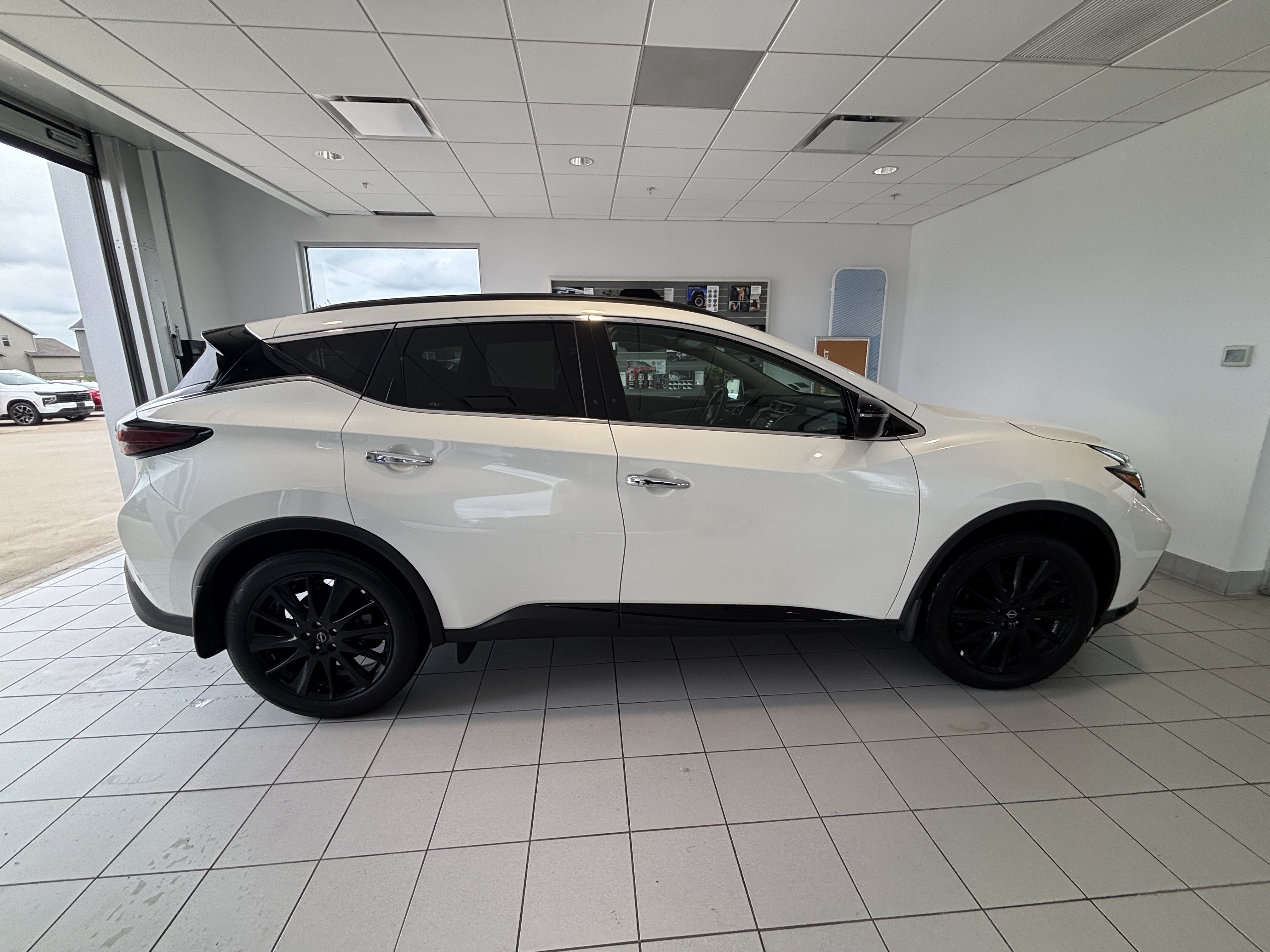 Used 2024 Nissan Murano SV w/ SV Midnight Edition Package AWD/4WD image 6