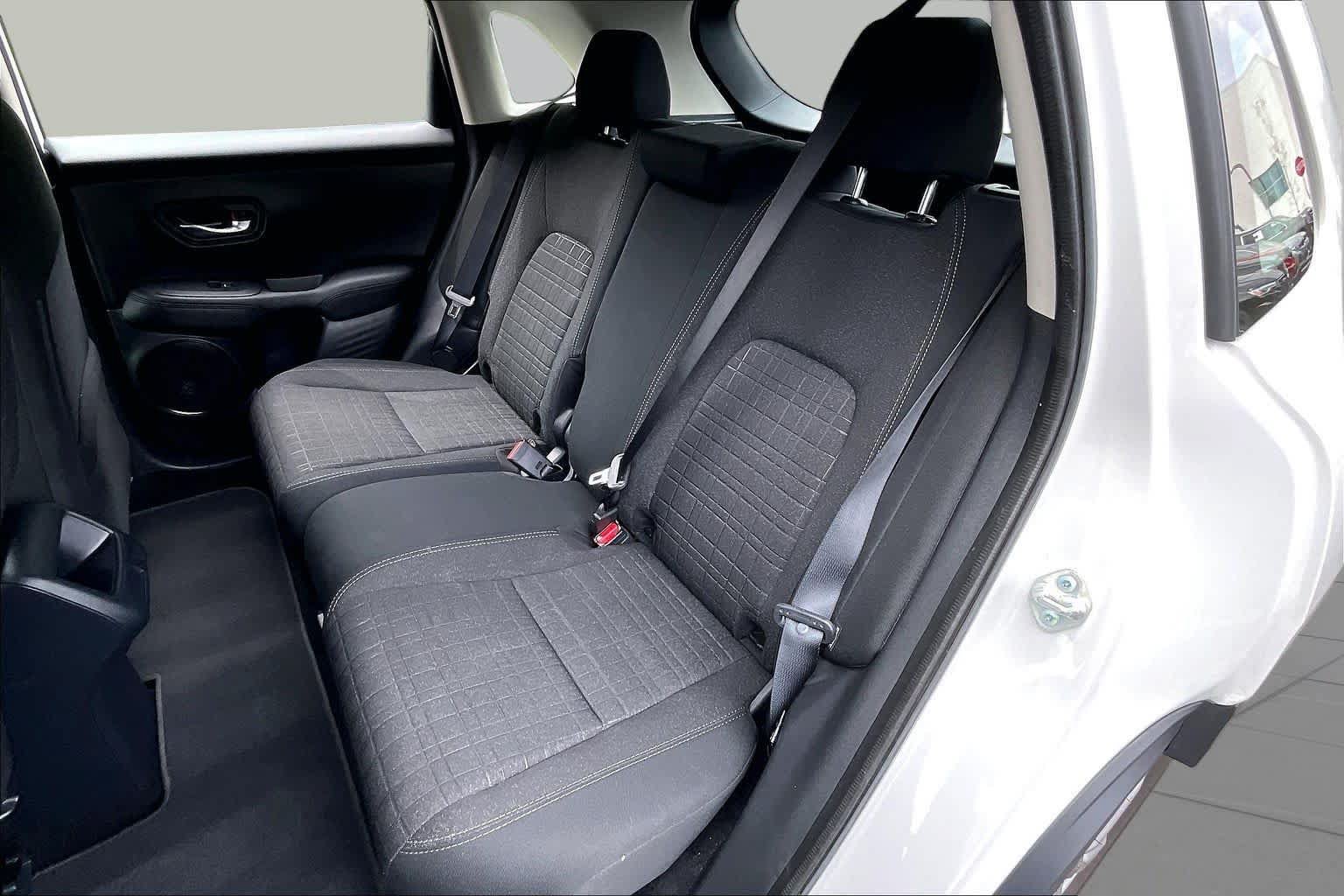 Used 2025 Honda HR-V LX image 19