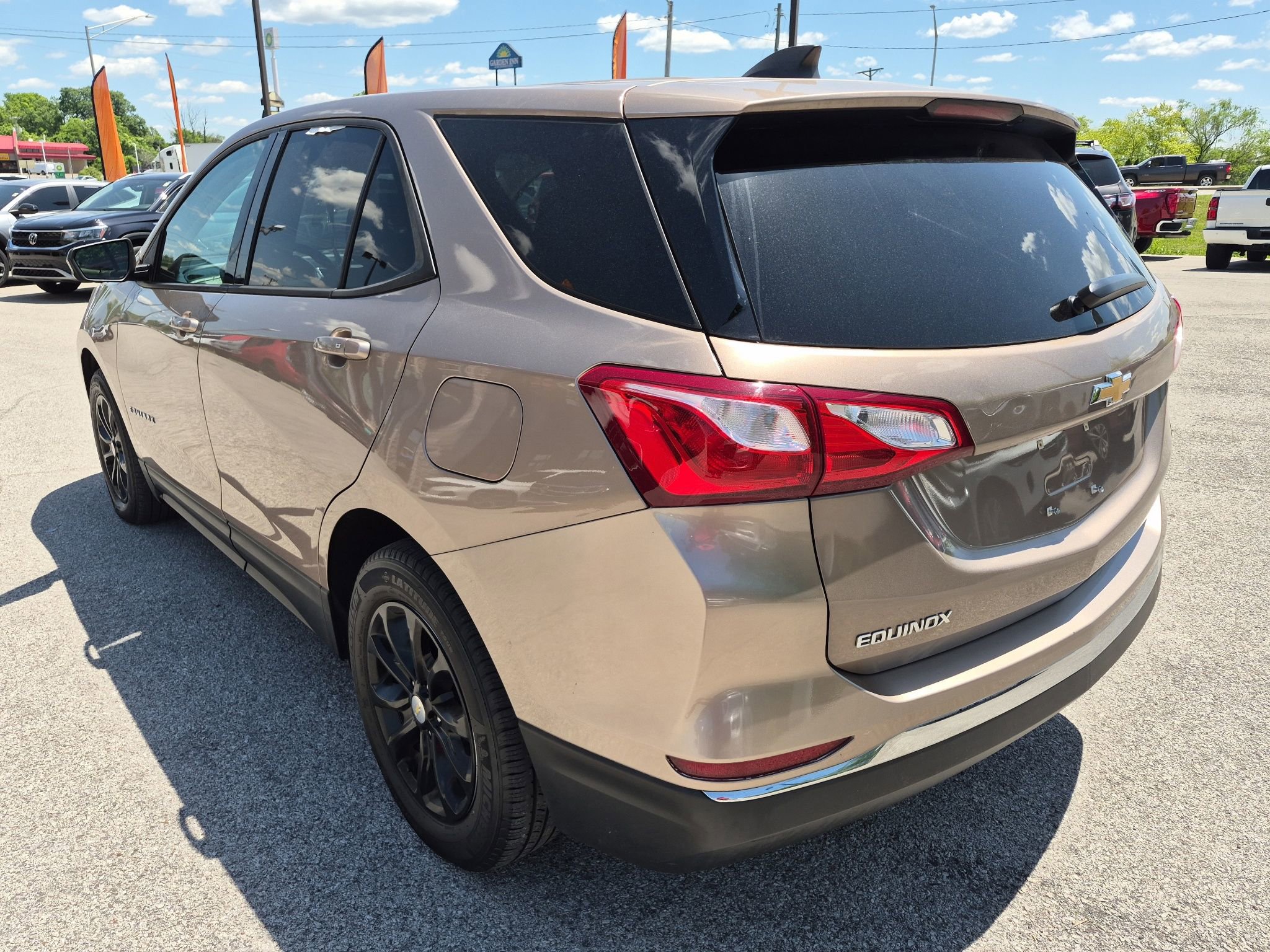 Used 2018 Chevrolet Equinox LS w/ LPO, Cargo Package FWD image 5