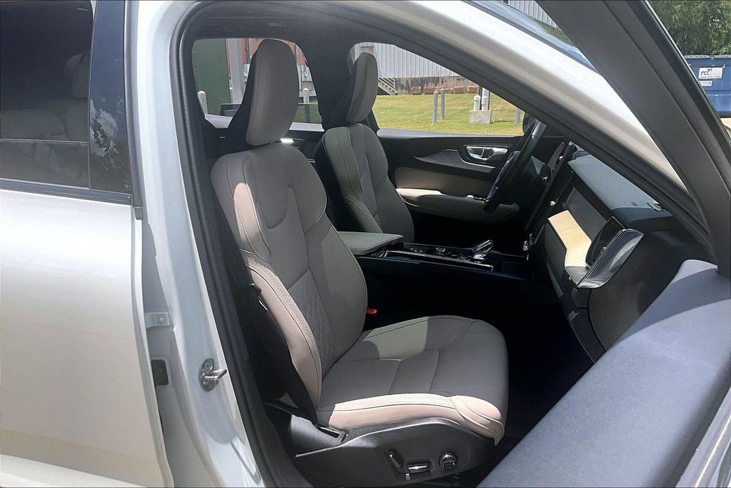 Used 2026 Volvo XC60 B5 Plus AWD/4WD image 10