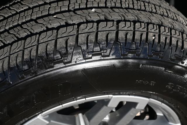 Used 2024 Chevrolet Colorado LT w/ LT Convenience Package II image 27