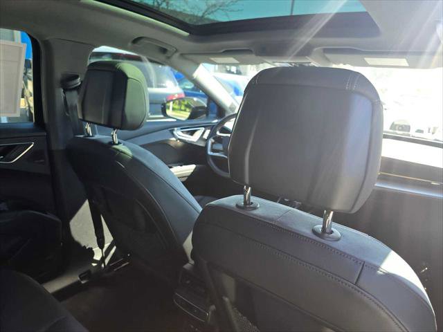 Used 2024 Audi Q4 e-tron Prestige image 16