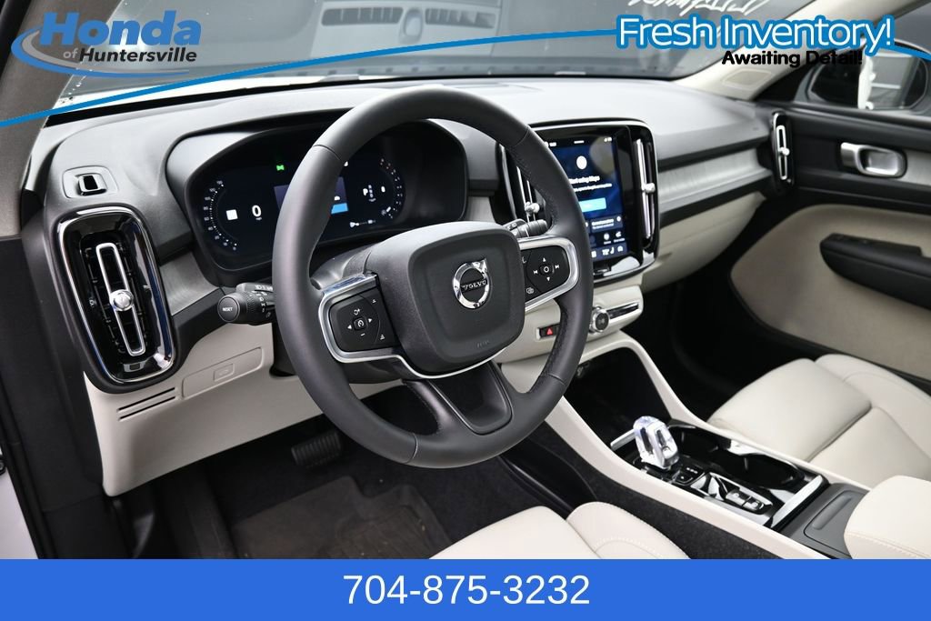 Used 2025 Volvo XC40 B5 Plus AWD/4WD image 16