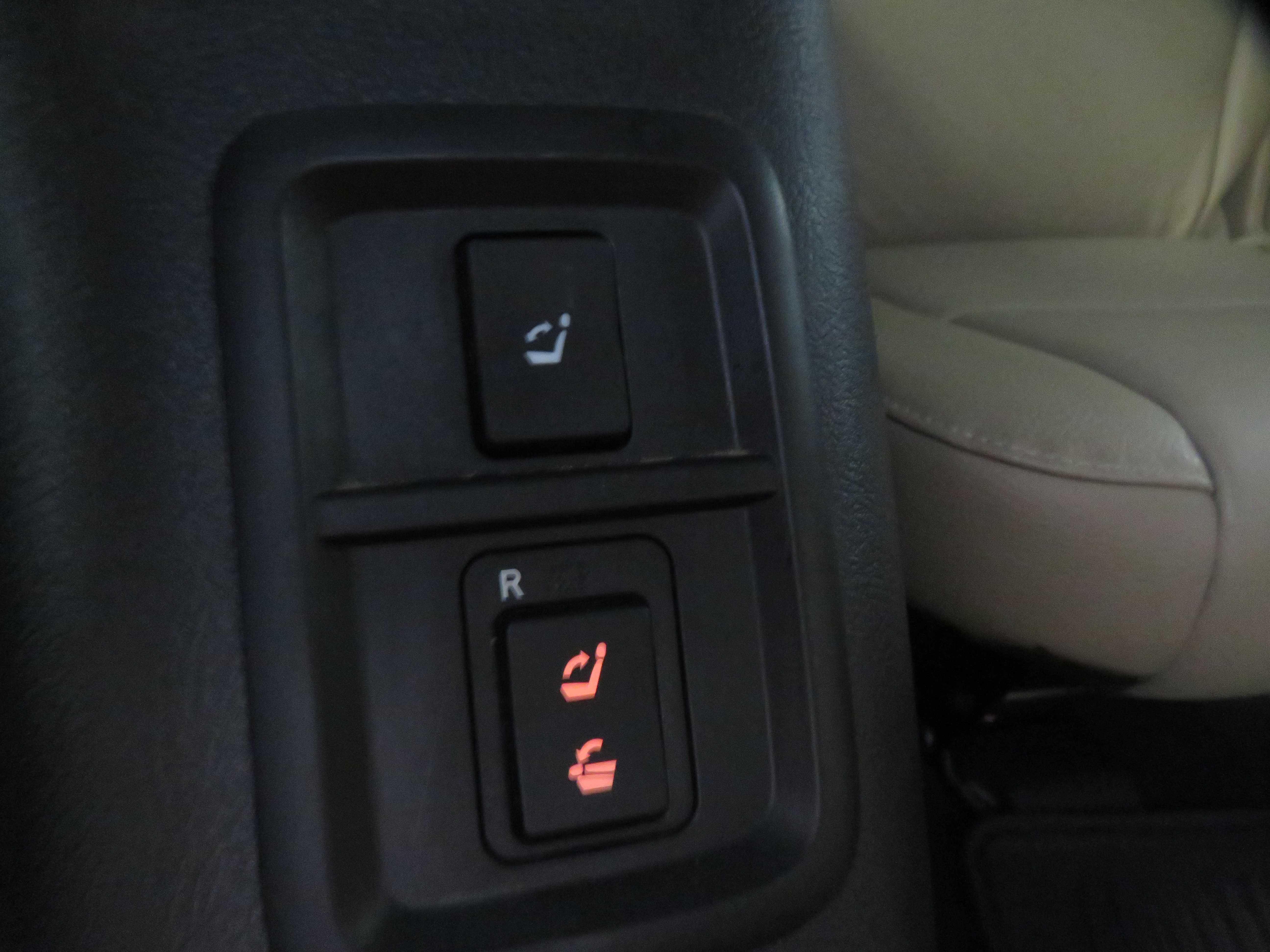 Used 2020 Toyota Sequoia Limited w/ Safety & Convenience Package AWD/4WD image 29