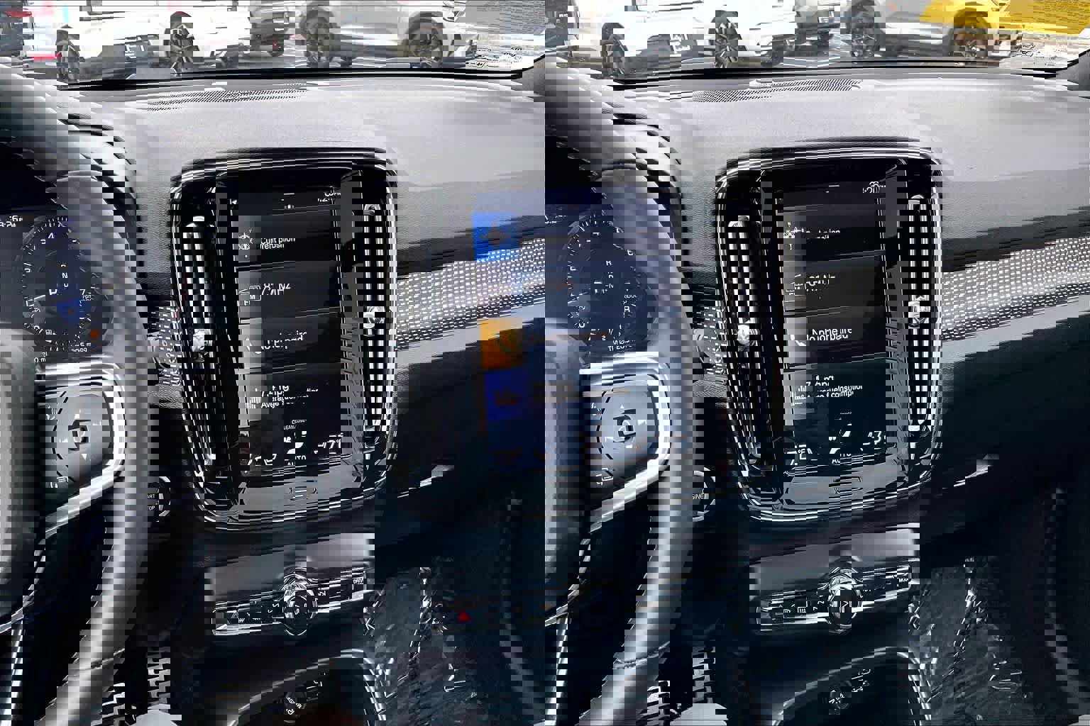 Used 2022 Volvo XC40 T5 R-Design w/ Advanced Package image 6