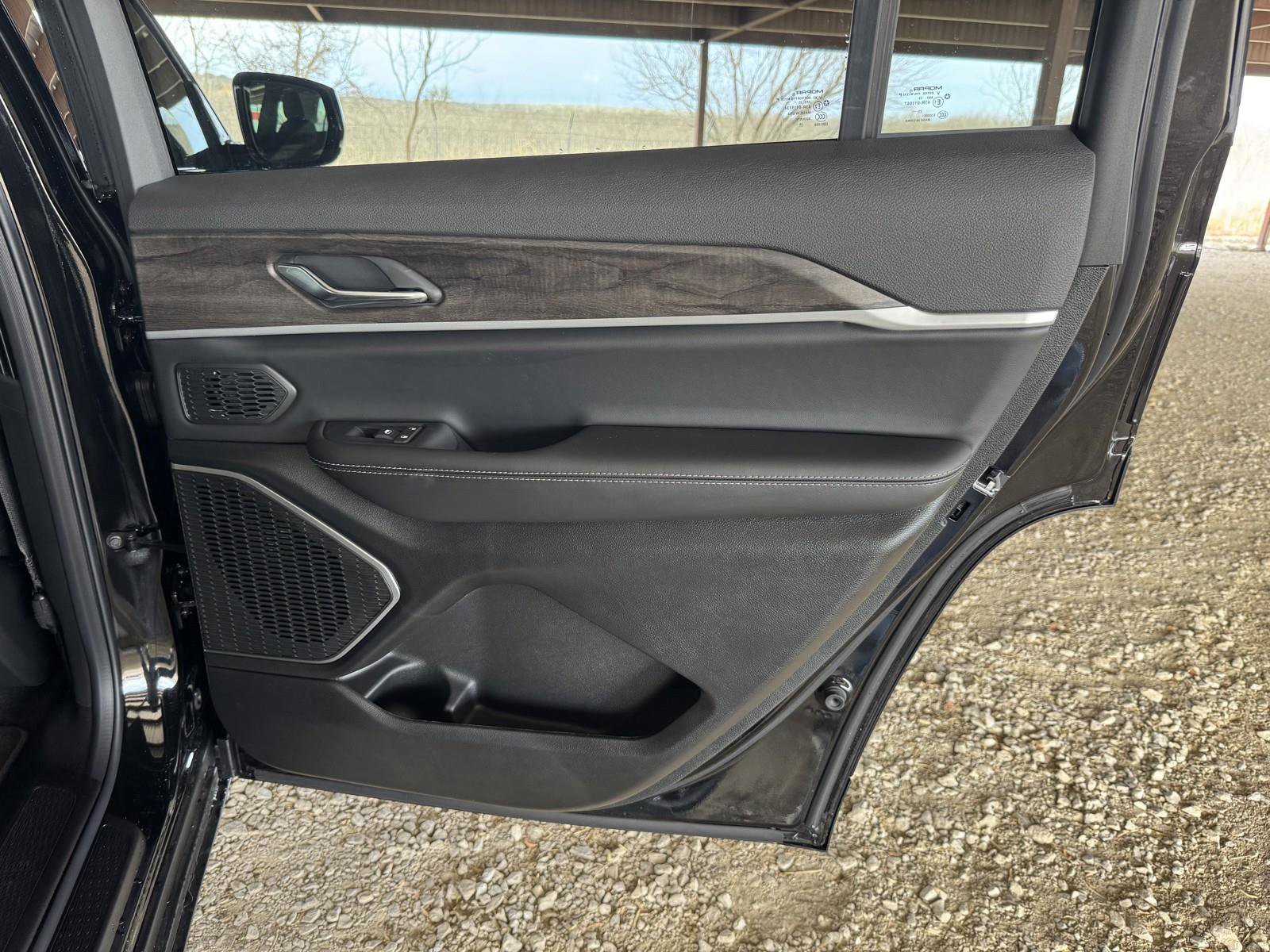 New 2025 Jeep Grand Cherokee L Limited w/ Black Appearance Package image 33