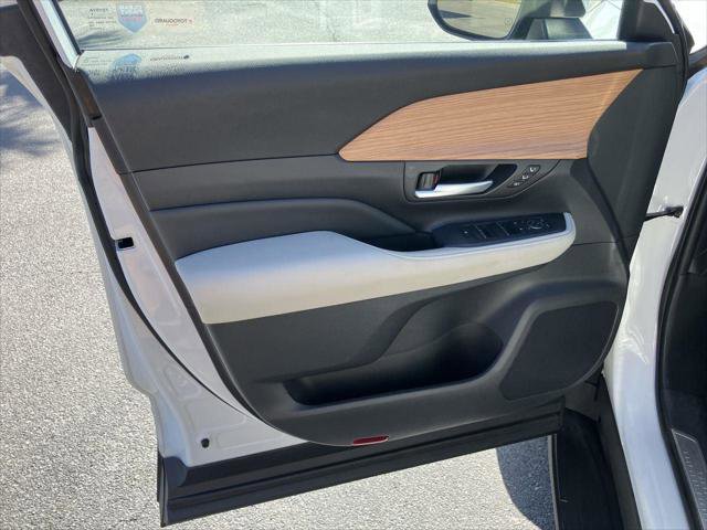 Certified 2024 Toyota Grand Highlander AWD image 16