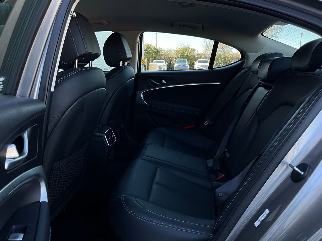 Used 2025 Genesis G70 2.5T image 10