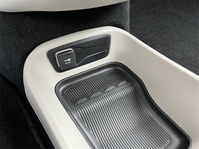 Used 2024 Chrysler Pacifica Touring-L image 17