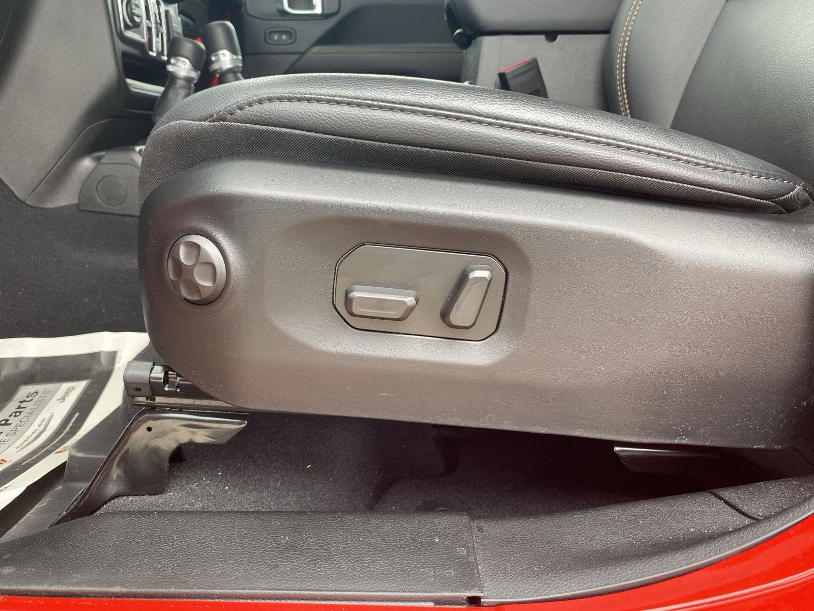 Used 2025 Jeep Gladiator High Tide image 14