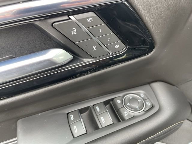 Used 2025 Chevrolet Tahoe Premier AWD/4WD image 13