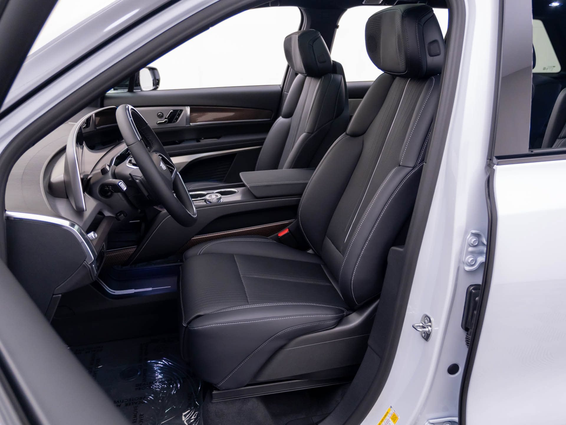 New 2027 Cadillac Vistiq Luxury w/ LPO, Floor Liner Package AWD/4WD image 15