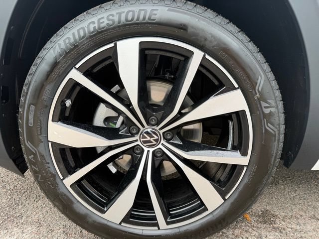 New 2026 Volkswagen Atlas Cross Sport SEL Premium R-Line AWD/4WD image 23