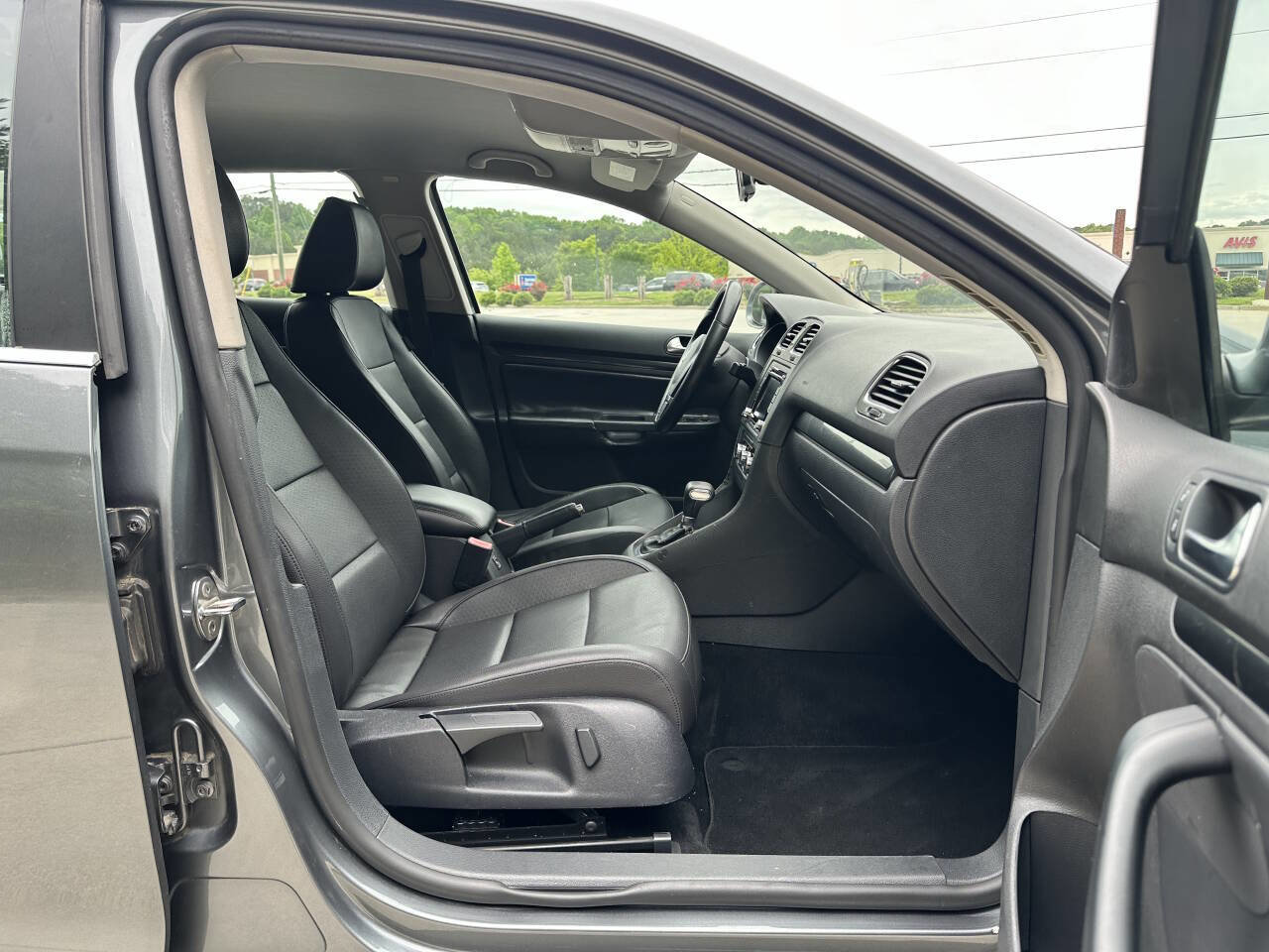 Used 2010 Volkswagen Jetta TDI image 10