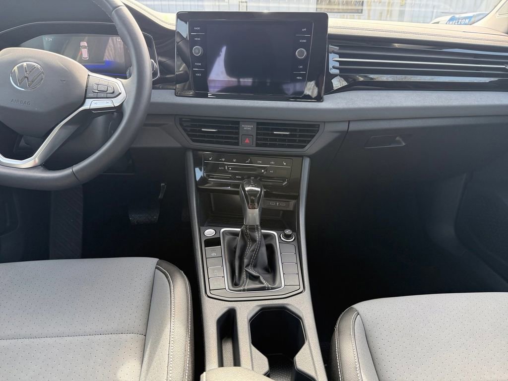 Used 2025 Volkswagen Jetta SE FWD image 15