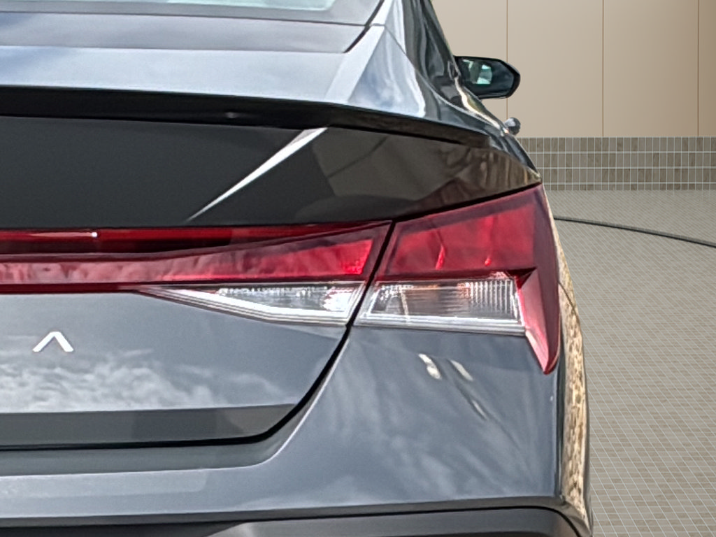 Used 2025 Hyundai Elantra Sport FWD image 13