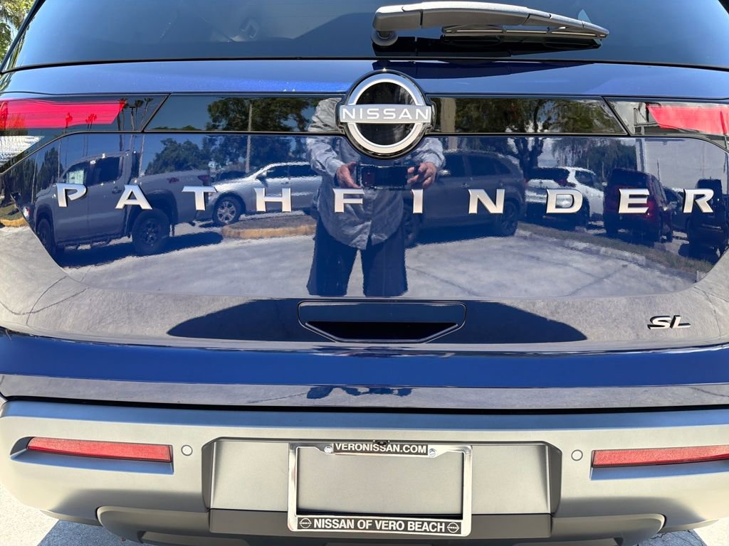 New 2026 Nissan Pathfinder SL image 9