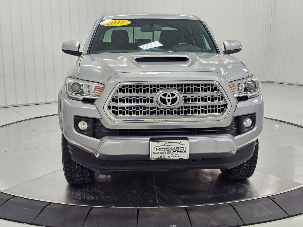 Used 2017 Toyota Tacoma TRD Sport w/ Tow Package (A/T) AWD/4WD image 8