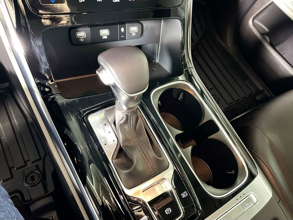 Certified 2024 Kia Carnival EX image 19