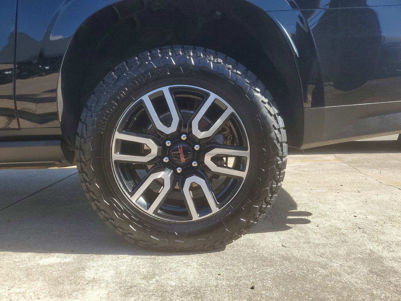 Used 2023 GMC Yukon XL AT4 w/ AT4 Premium Package image 7