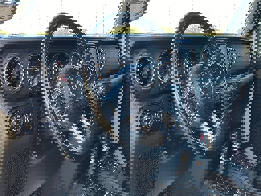 Used 2022 Jeep Gladiator Overland w/ Popular Equipment Package image 9