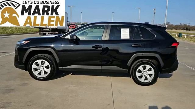 Used 2025 Toyota RAV4 LE AWD/4WD image 5