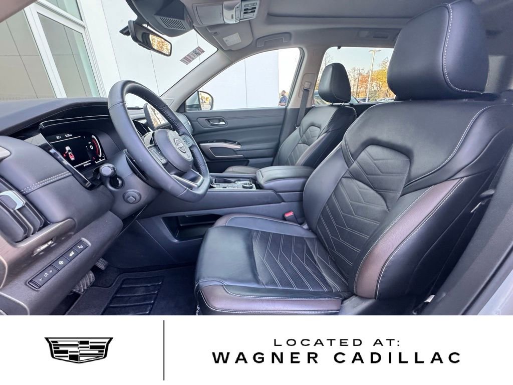 Used 2024 Nissan Pathfinder Platinum image 10