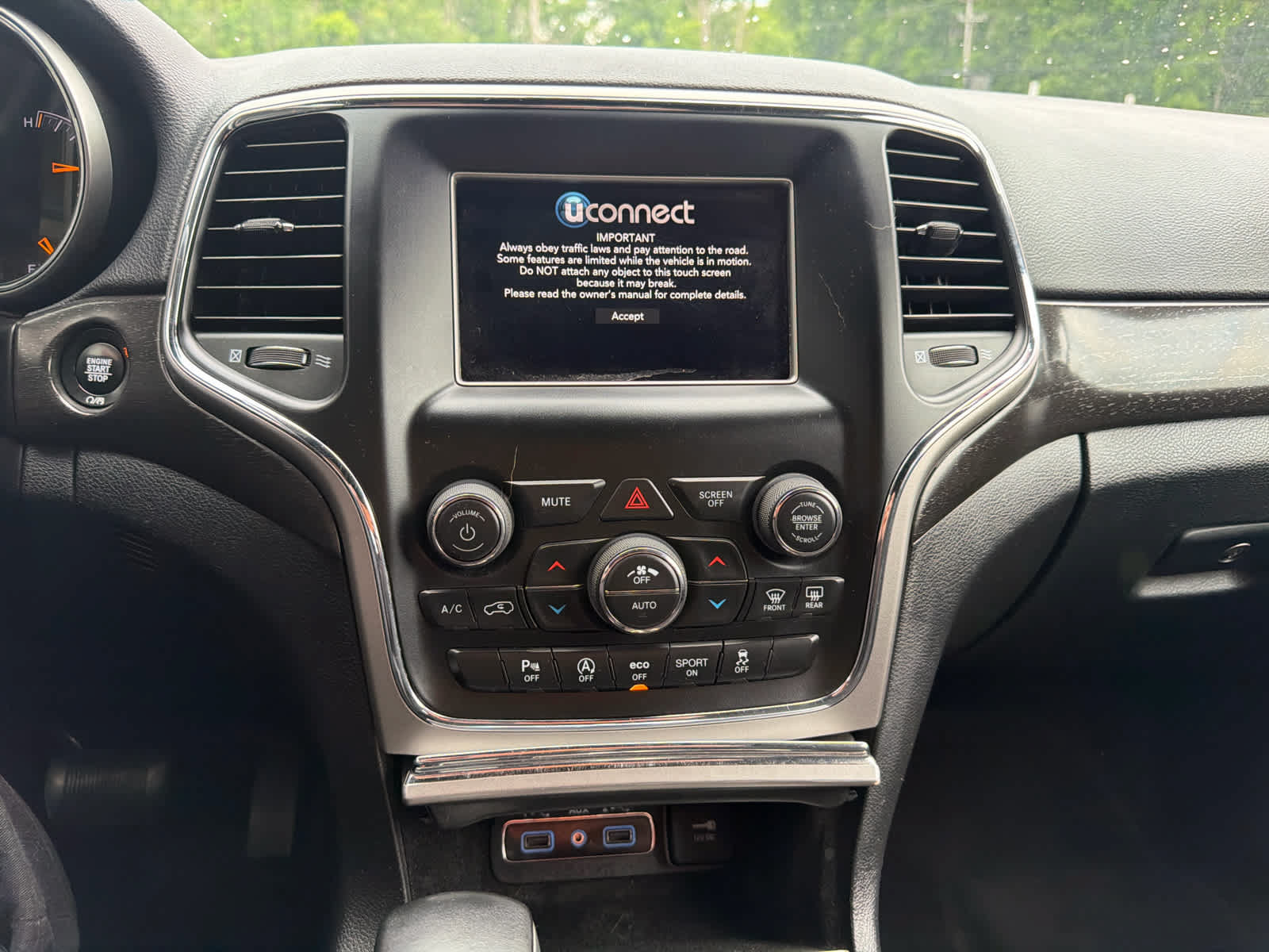 Used 2018 Jeep Grand Cherokee Laredo AWD/4WD image 21