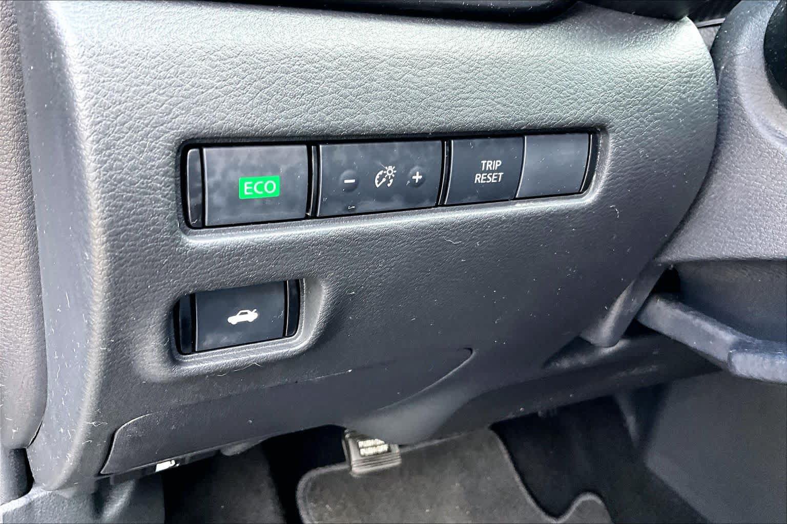 Used 2025 Nissan Sentra S FWD image 32