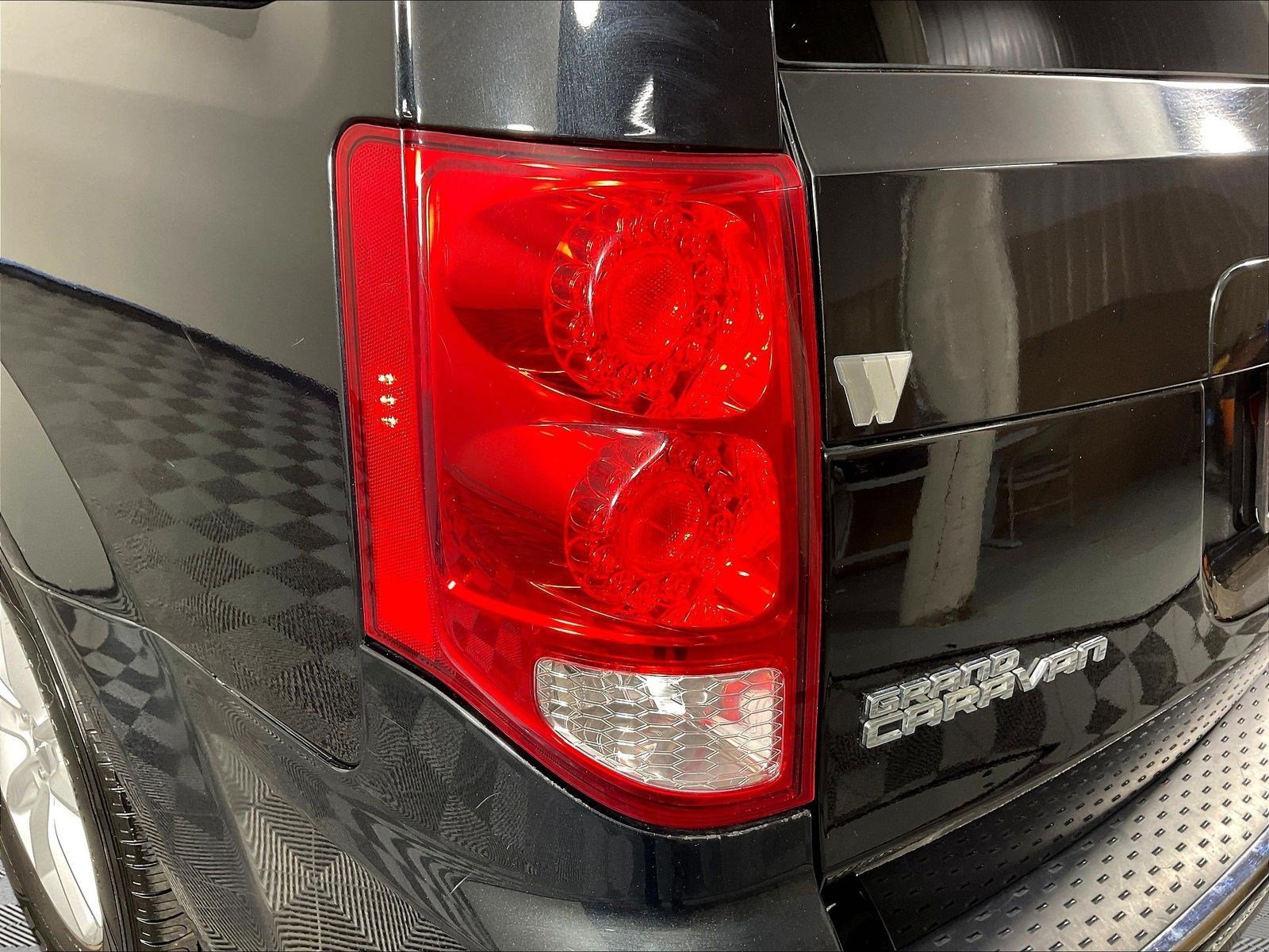 Used 2015 Dodge Grand Caravan SXT FWD image 21