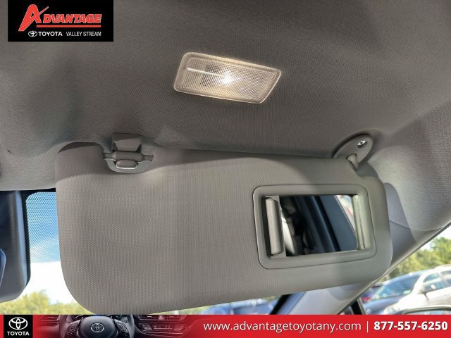 Used 2023 Toyota Prius LE AWD/4WD image 36