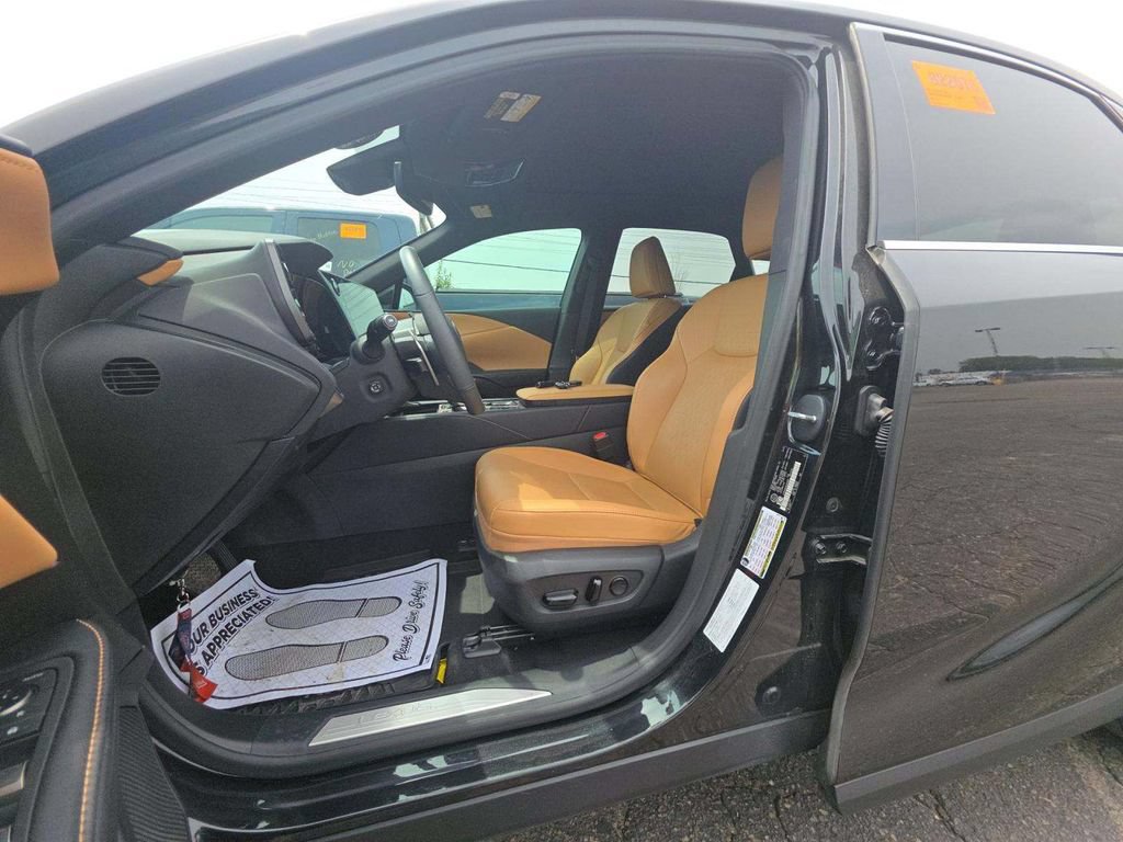 Used 2024 Lexus RX 350 AWD image 3