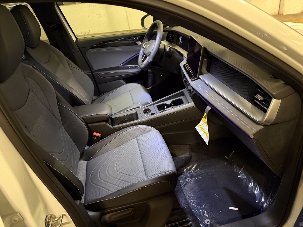New 2026 Volkswagen Tiguan SE R-Line FWD image 22