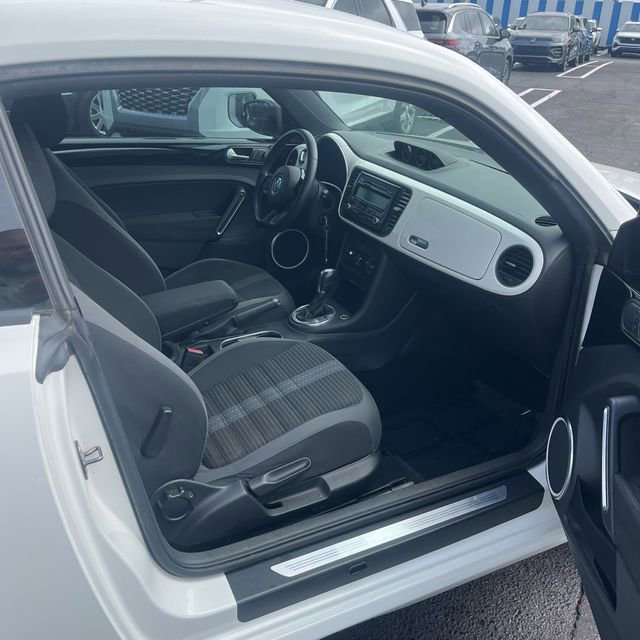 Used 2013 Volkswagen Beetle 2.0T image 9