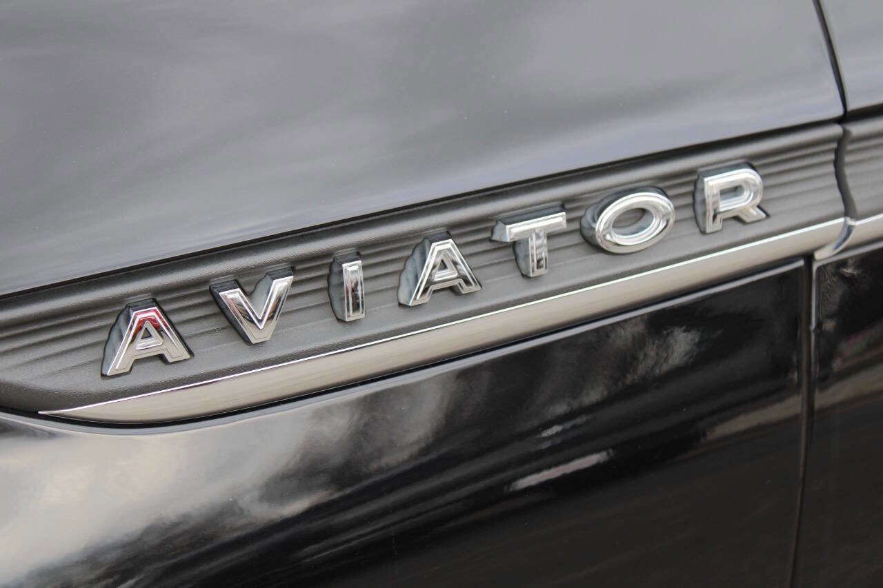Used 2022 Lincoln Aviator AWD image 11