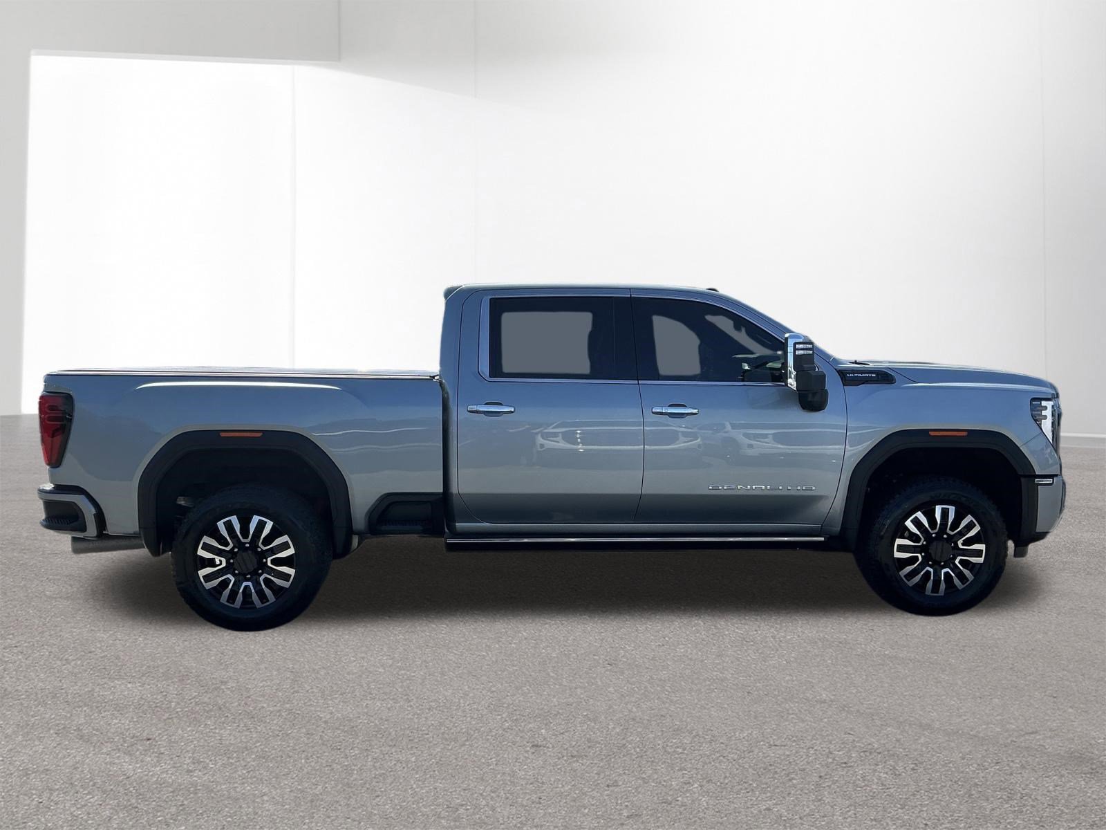 Used 2024 GMC Sierra 2500 Denali Ultimate AWD/4WD image 2
