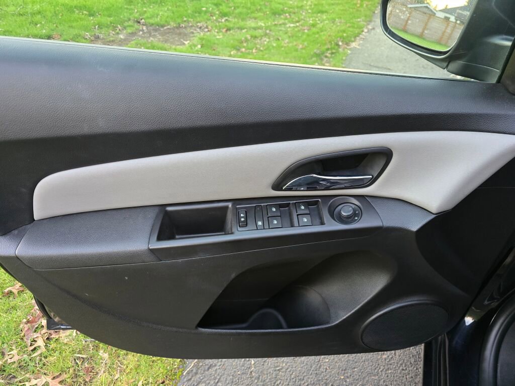 Used 2016 Chevrolet Cruze LS image 22