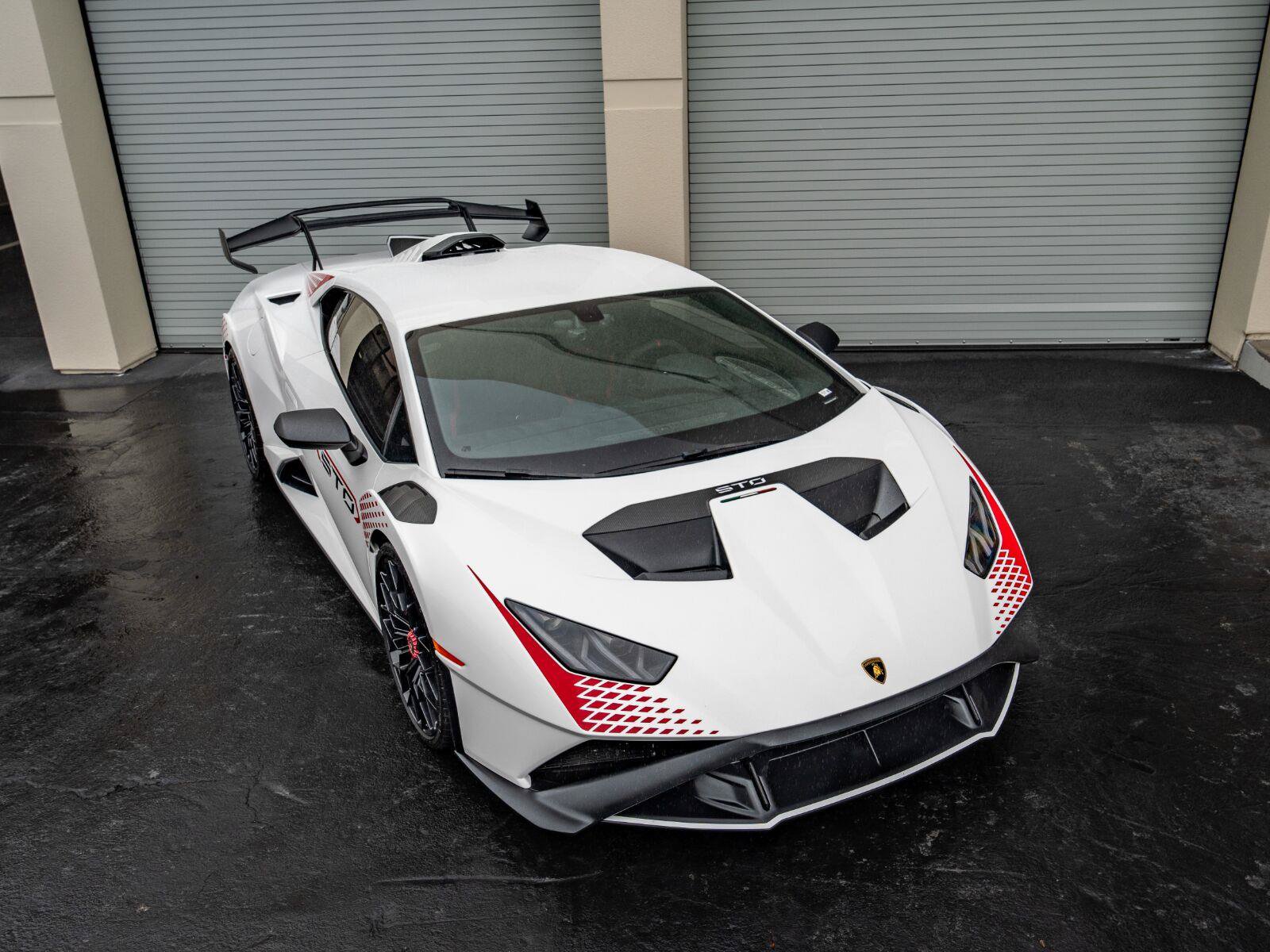 Used 2022 Lamborghini Huracan STO RWD image 8