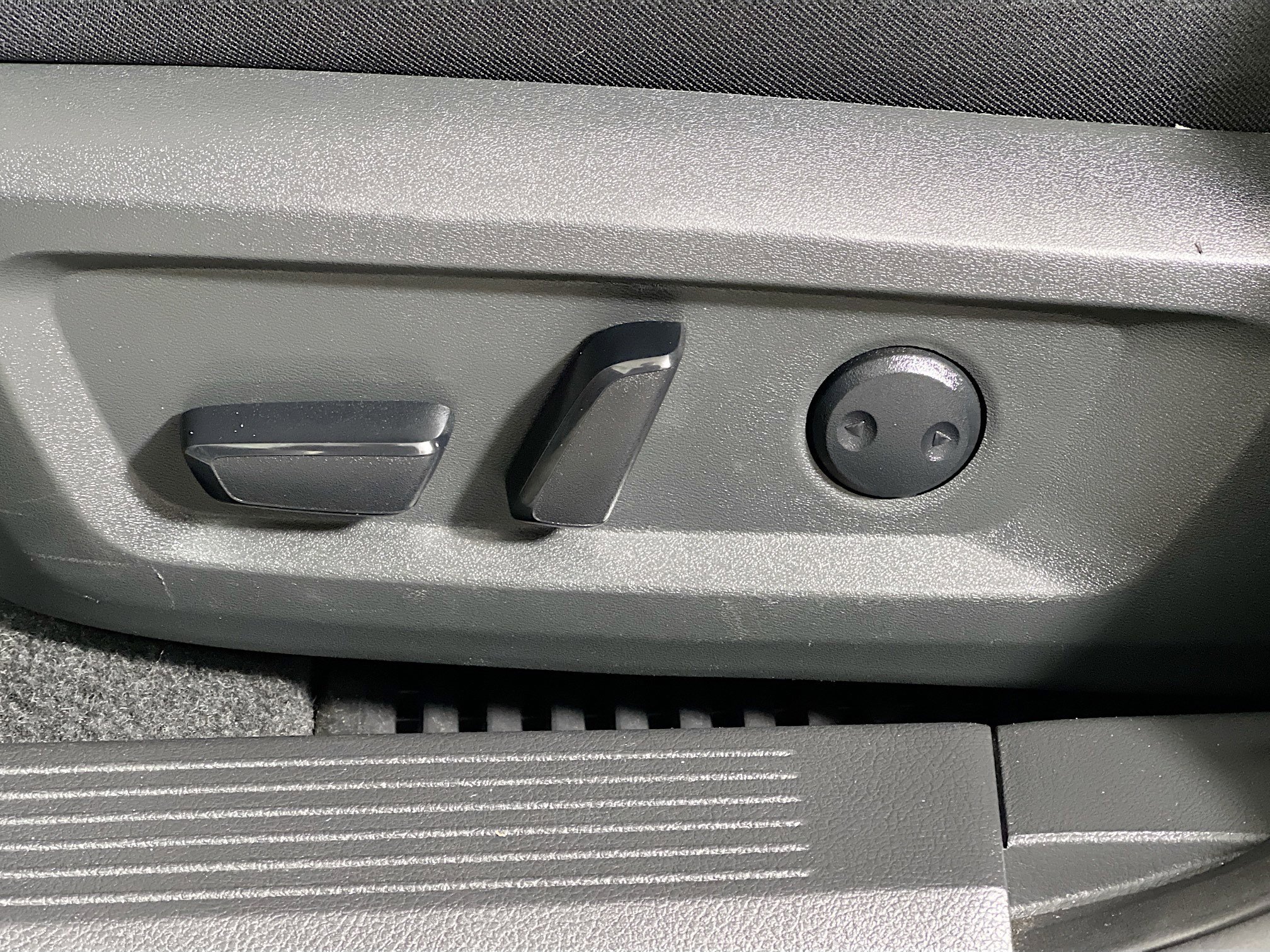 Used 2023 Nissan Rogue SV image 16