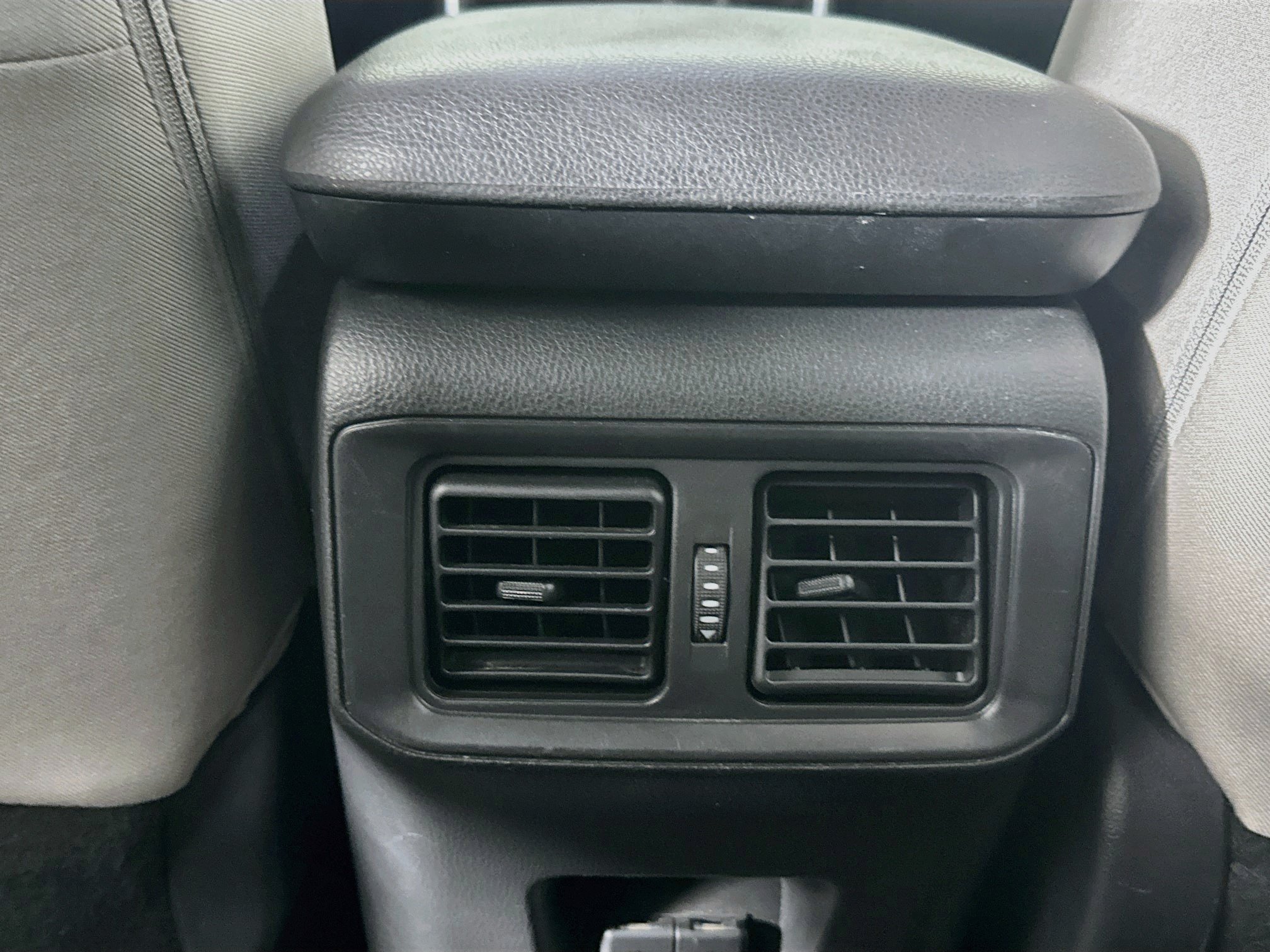 Used 2020 Toyota RAV4 XLE w/ Convenience Package FWD image 28