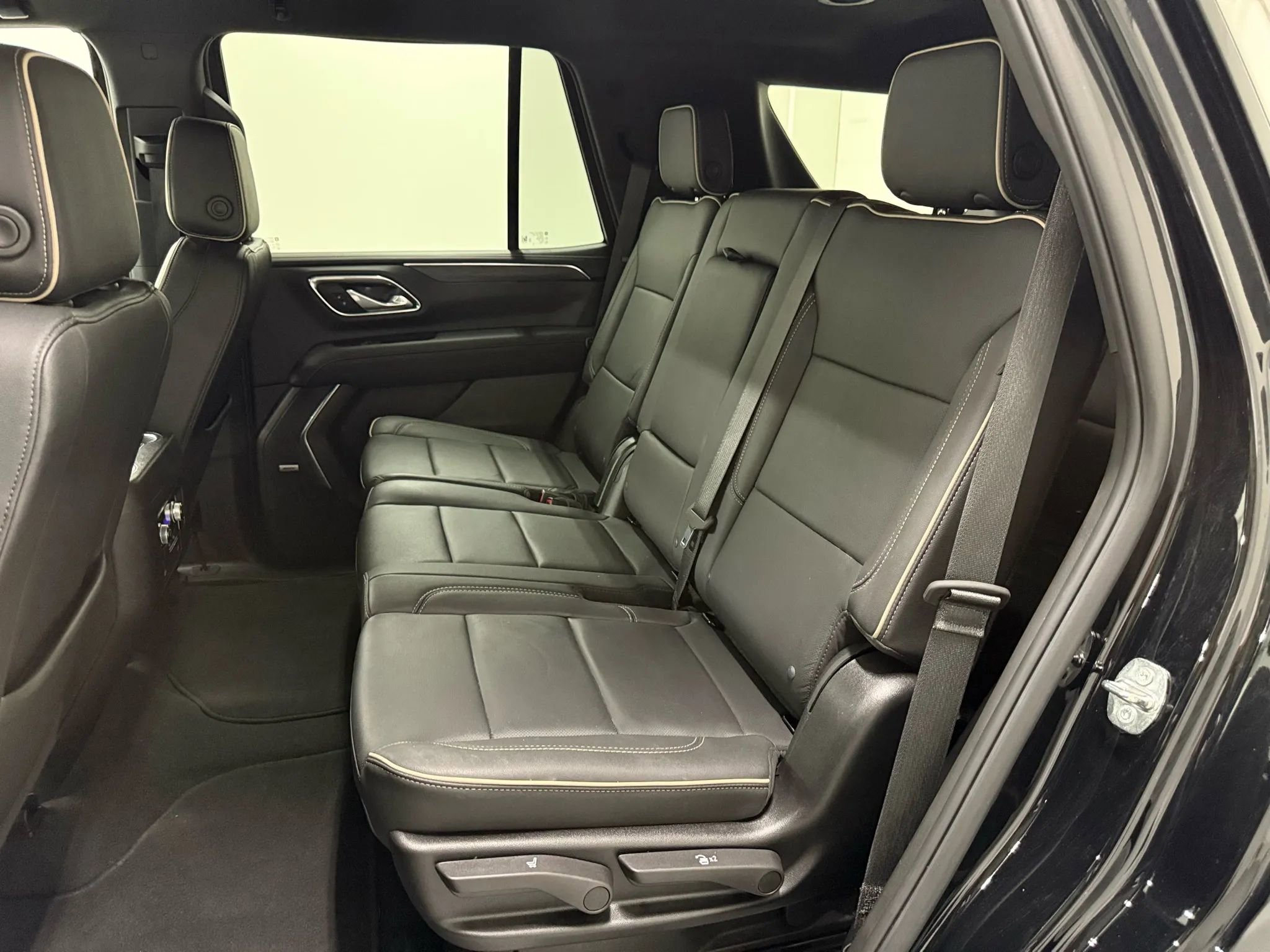 Used 2024 GMC Yukon SLT image 56