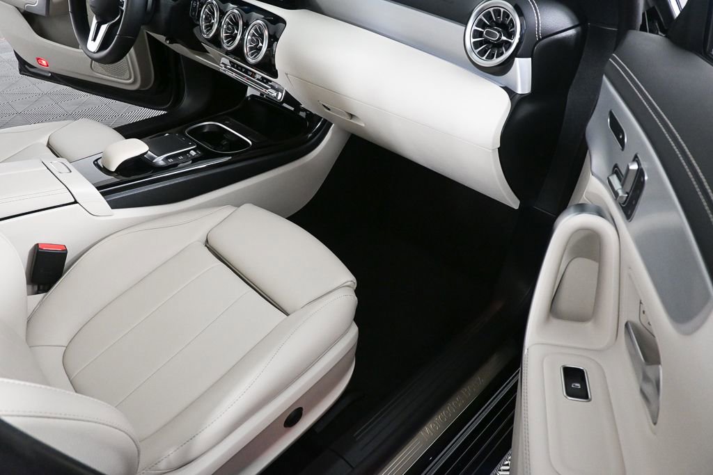 Used 2023 Mercedes-Benz CLA 250 image 22