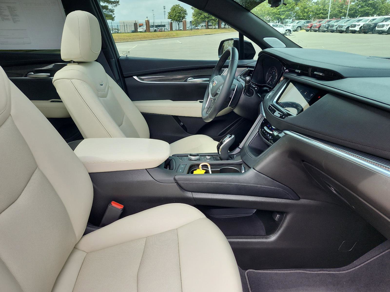 Used 2025 Cadillac XT5 Sportv w/ Technology Package image 8