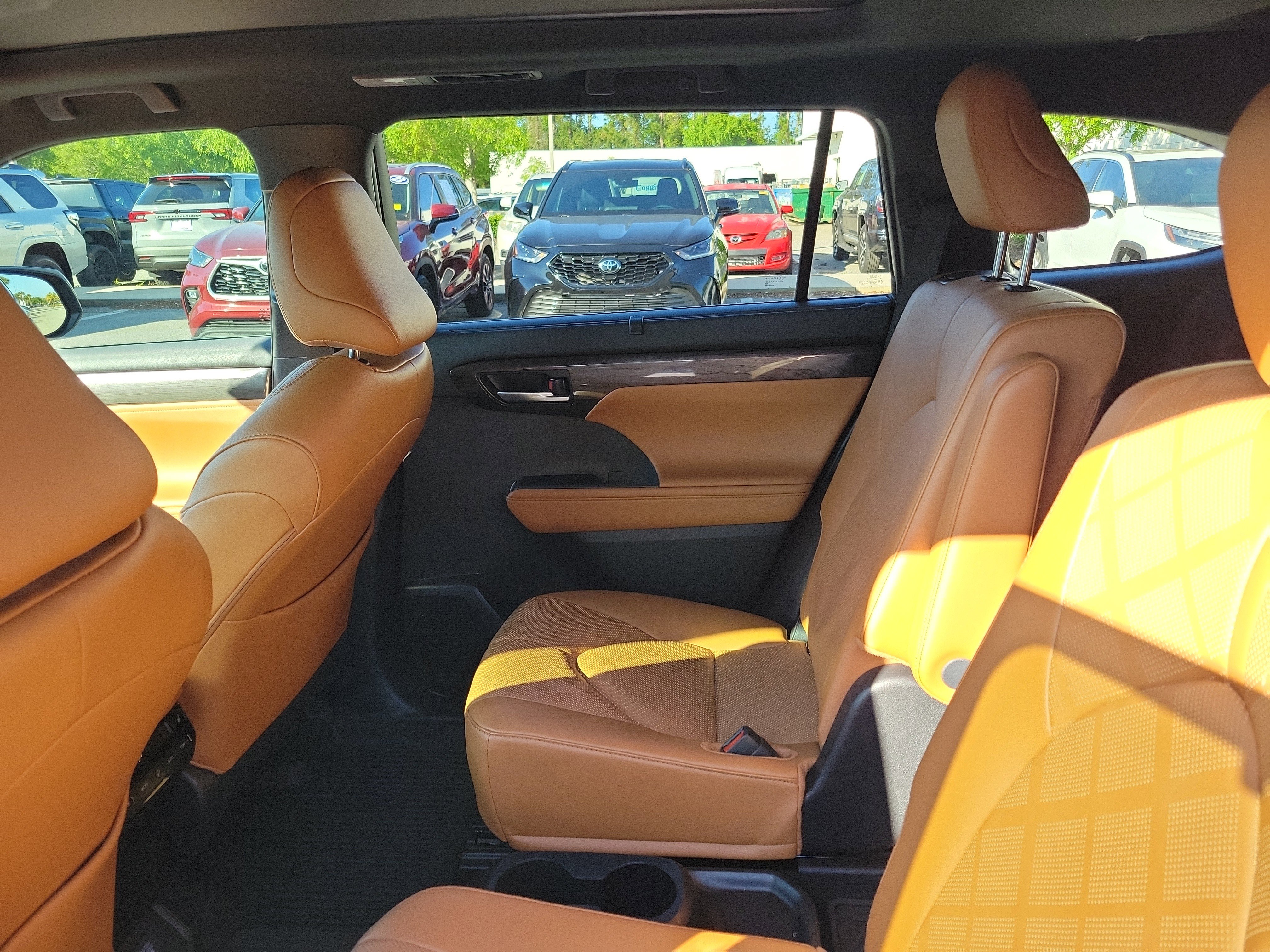 Certified 2025 Toyota Highlander Platinum image 18