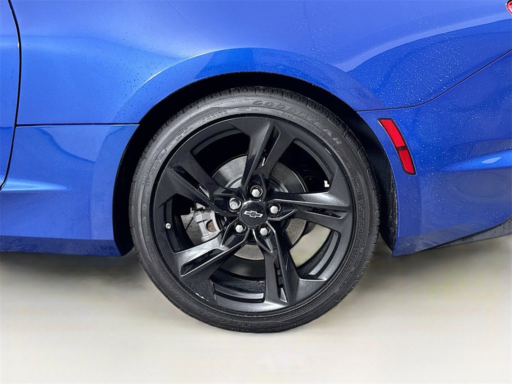 Used 2023 Chevrolet Camaro LT w/ Technology Package image 29