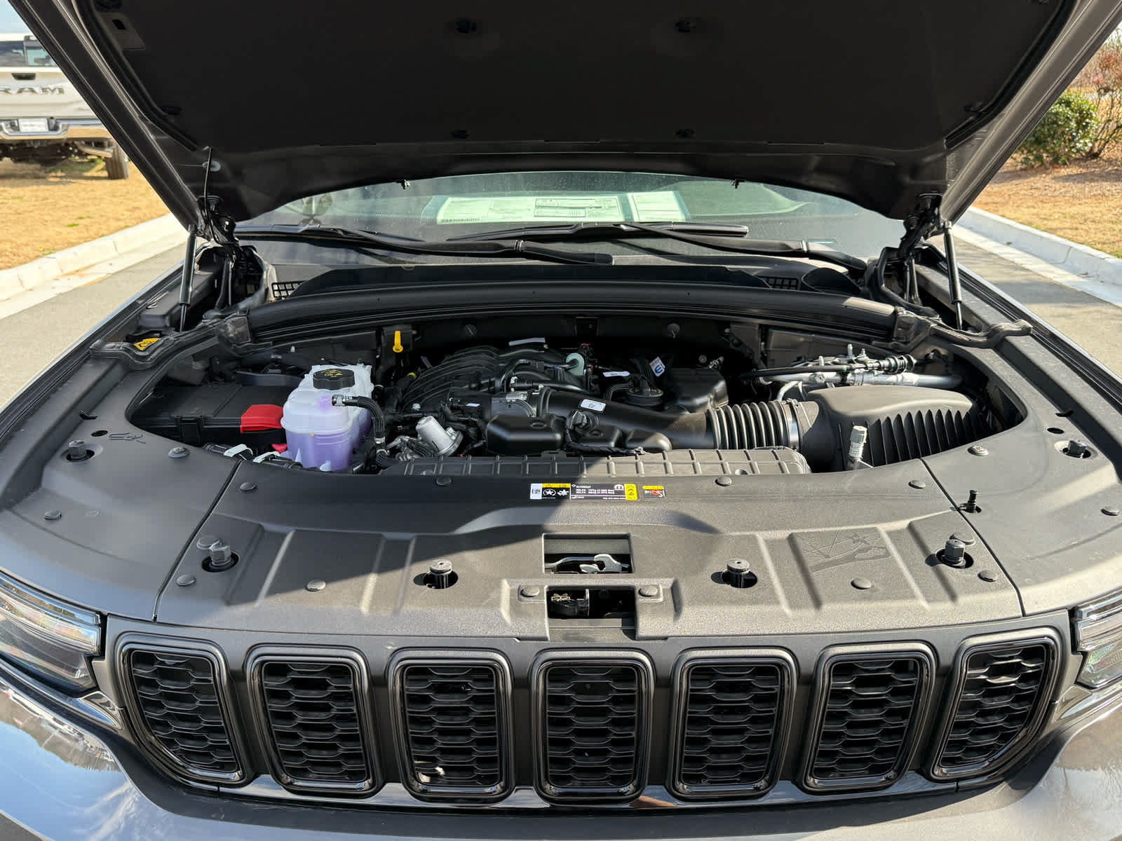 New 2025 Jeep Grand Cherokee L Limited AWD/4WD image 32